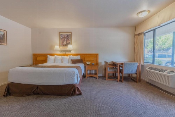 Mariposa Lodge image 27